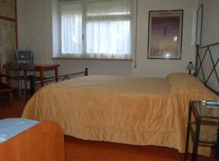 Hotel Clara 2*