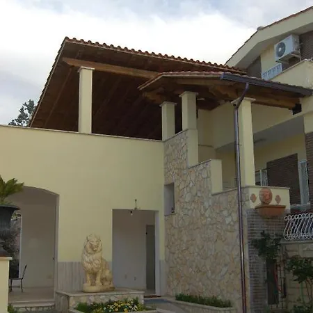 Hotel Clara 2*
