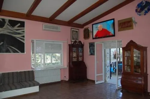 Clara 2*